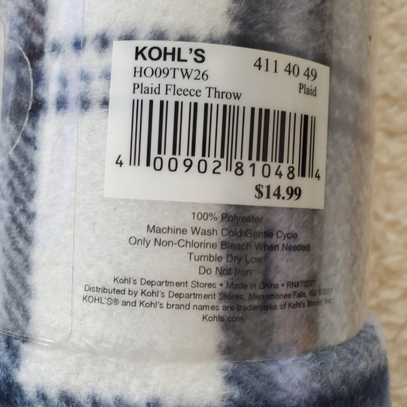 FLEECE THROW Blue and White Plaid. NEW WITH TAGS. - Picture 3 of 3